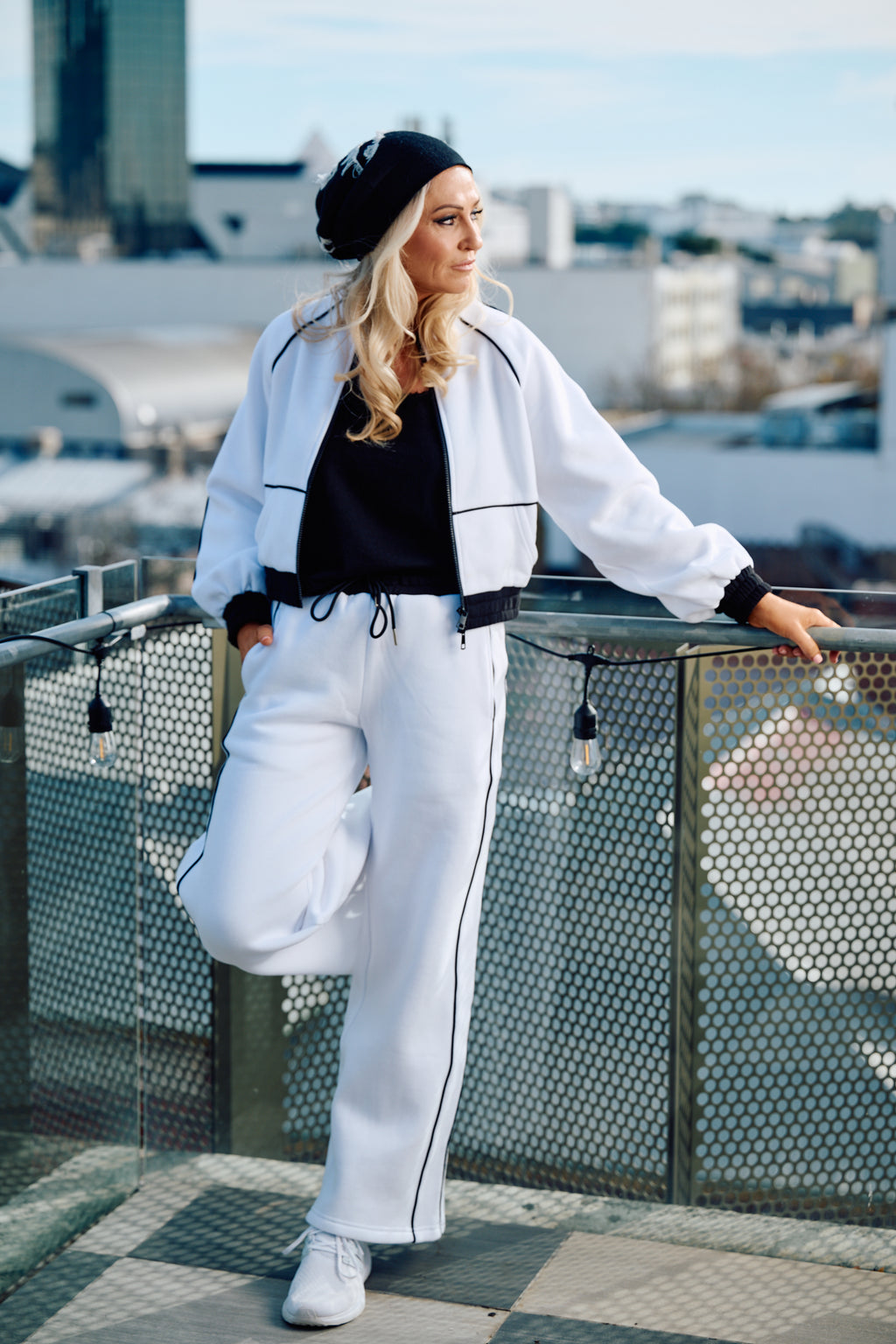 ESCAPADE  Leisure Tracksuit - White
