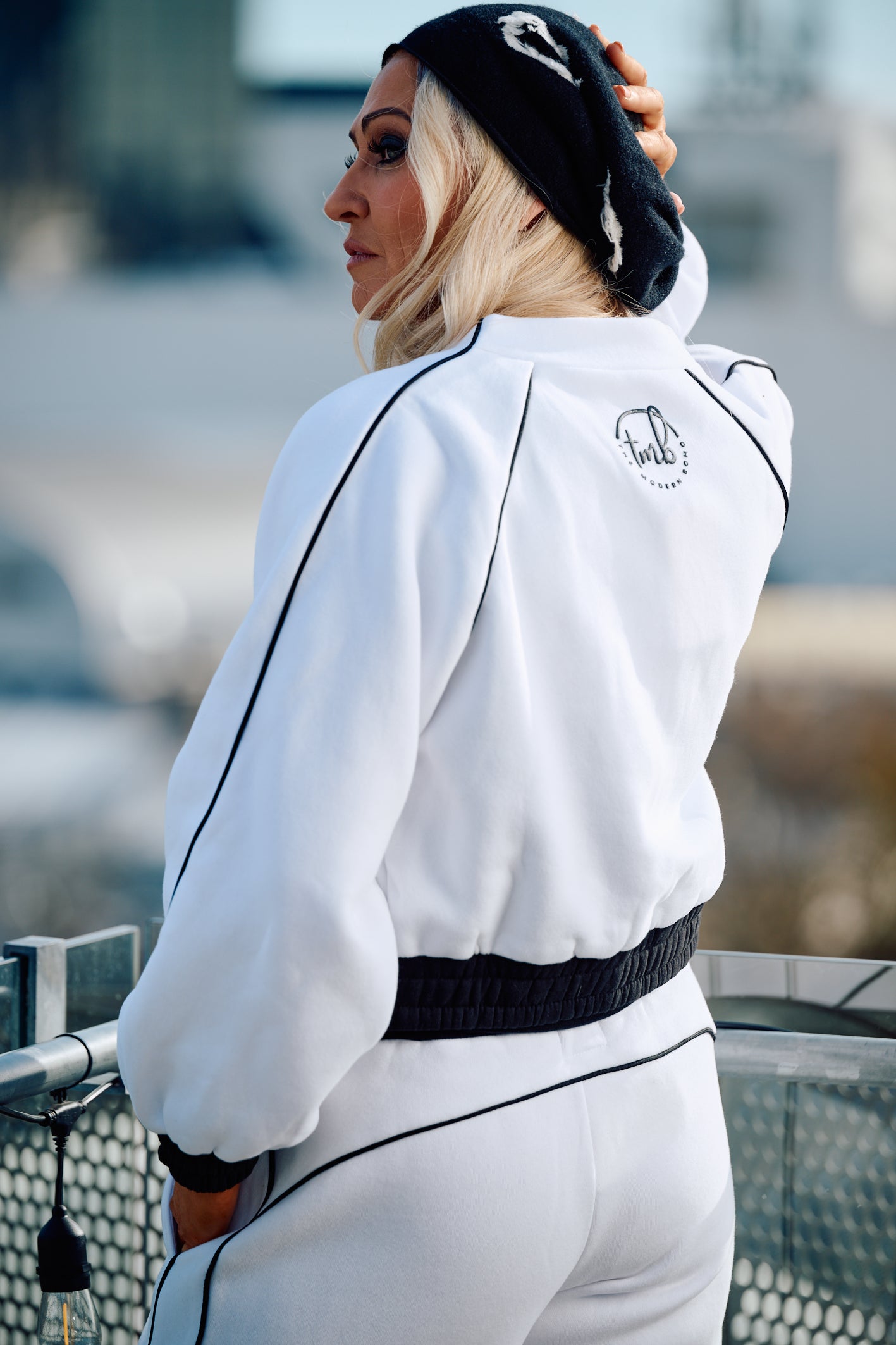 ESCAPADE  Leisure Tracksuit - White